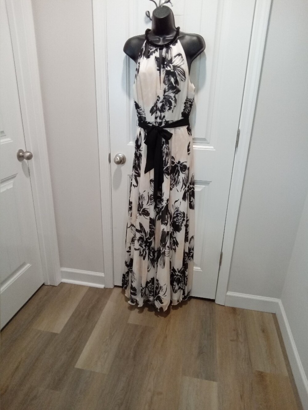 Calvin Klein Size 10 Elegant Black & White Halter Maxi Dress w/Floral Print NWT